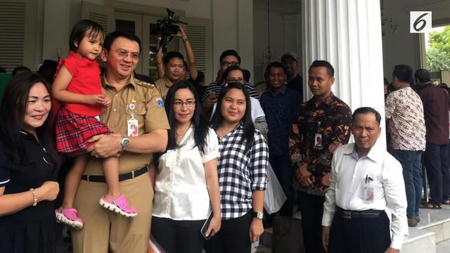 Gubernur DKI Jakarta Basuki Tjahaja Purnama alias Ahok kembali aktif bertugas di Balai Kota DKI Jakarta mulai hari ini. Aktifnya Ahok karena cuti kampanye Pilkada DKI 2017 putaran kedua telah diselesaikan mantan Bupati Belitung Timur itu.