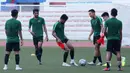 Para pemain Timnas Indonesia U-22 tampak ceria saat latihan di Stadion Rizal Memorial, Manila, Rabu (27/11). Latihan ini persiapan jelang laga SEA Games 2019 melawan Singapura U-22. (Bola.com/M Iqbal Ichsan)