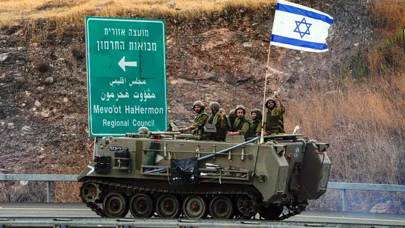 Israel Kerahkan Tank ke Lebanon