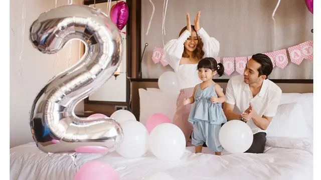 Rayakan Ulang Tahun ke-2, Ini 6 Potret Kedekatan Fita Anggriani dengan Baby Emma