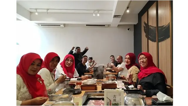 Bukan Seleb TikTok, Ini 6 Potret Santyka Fauziah Kekasih Sule saat Kerja Kantoran