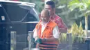 Mantan anggota DPRD Kota Bandung Kadar Slamet saat tiba di Gedung KPK, Jakarta, Jumat (21/2/2020). Kadar akan menjalani pemeriksaan pertama sebagai tersangka terkait dugaan korupsi pengadaan tanah untuk ruang terbuka hijau di lingkungan Pemkot Bandung Tahun 2012-2013. (merdeka.com/Dwi Narwoko)