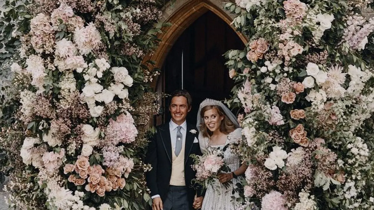 Acara pernikahan Putri Beatrice dan Edoardo Mapelli Mozzi digelar di Royal Chapel of All Saints di Royal Lodge, Windsor, Inggris, Sabtu (18/7/2020). (Photo: Benjamin Wheeler/Royal Communications of Princess Beatrice and Edoardo Mapelli Mozzi via AP)