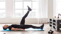 Ilustrasi latihan olahraga, senam, leg raises. (Image by freepik)