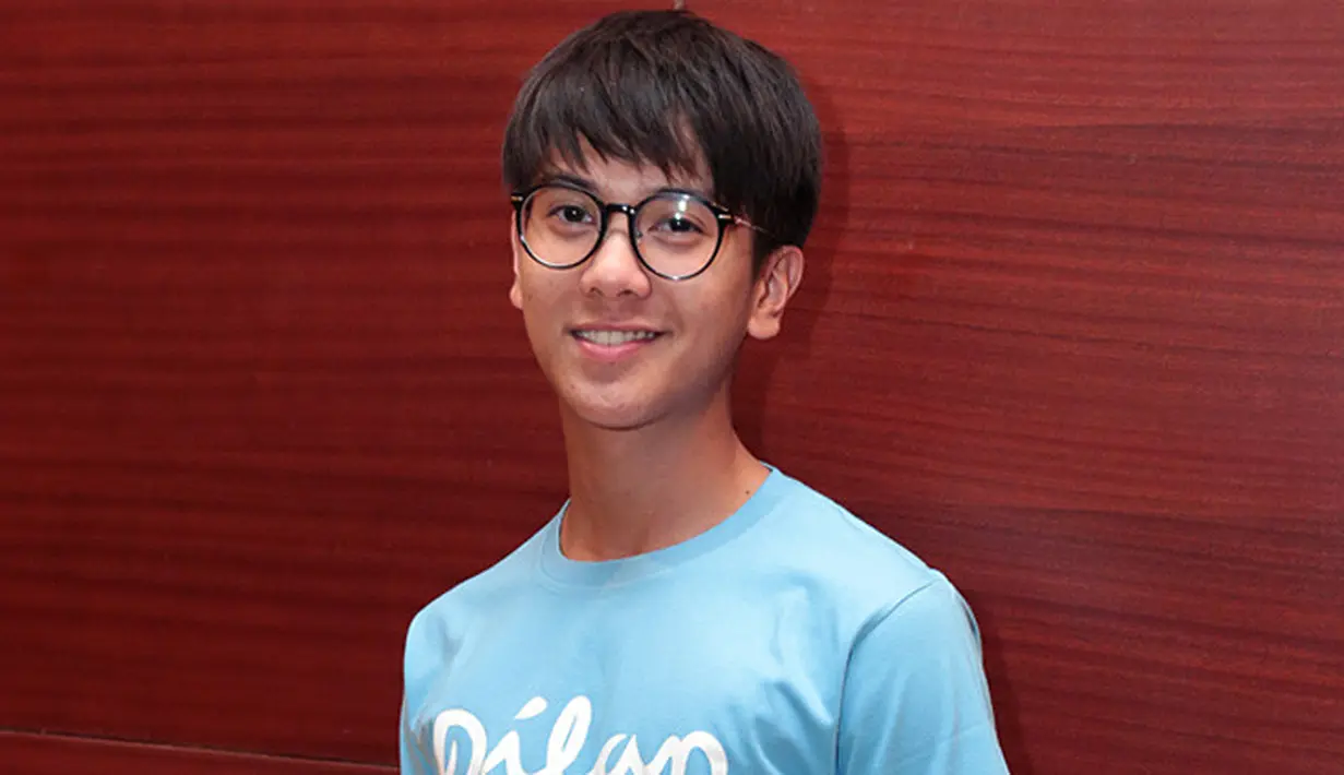 Ditemui di Kemang Village, Jakarta Selatan, Iqbaal si pemeran Dilan berharap agar trailernya sesuai dengan ekspektasi para penggemar Dilan yang terdapat di dalam novel. (Deki Prayoga/Bintang.com)