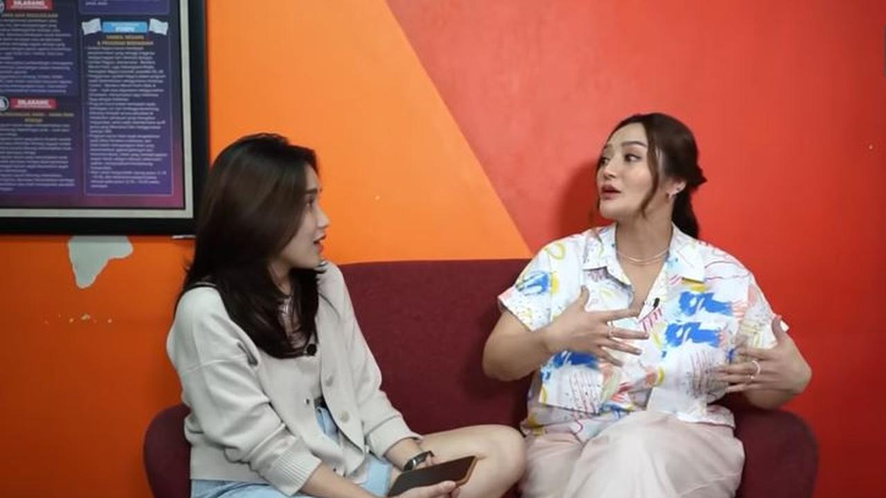 Ayu Ting Ting - Siti Badriah (Foto: YouTube)