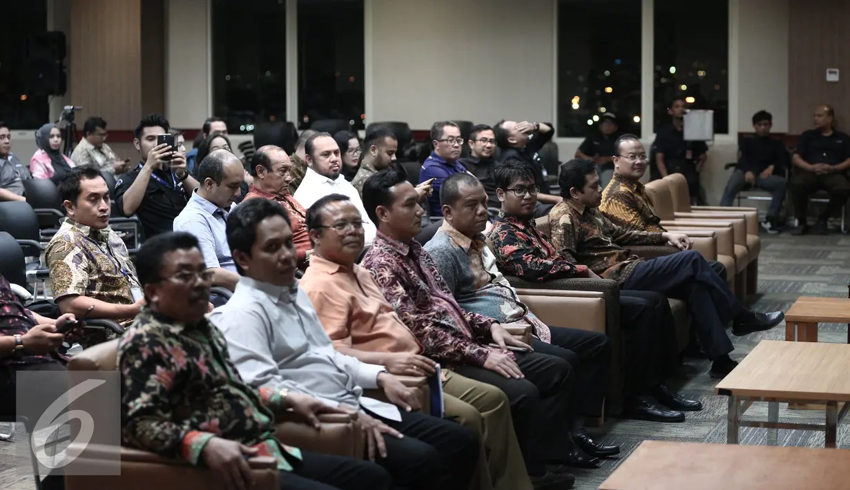Suasana penutupan Evalusi Dengar Pendapat (EDP) di kantor KPID, Jakarta, Selasa (17/5). Ke depannya Stasiun televisi akan menambah konten lokal dalam setiap tayangannya. (Liputan6.com/Faizal Fanani)