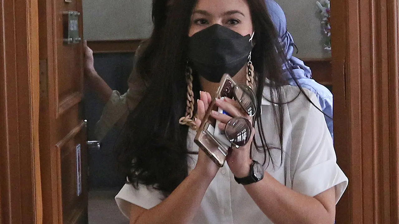 FOTO: Wulan Guritno Hadiri Sidang Cerai dengan Adila Dimitri