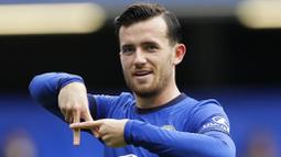 Pemain Chelsea, Ben Chilwell, melakukan selebrasi usai mencetak gol ke gawang Crystal Palace pada laga liga Inggris di Stadion Stamford Bridge, Sabtu (3/10/2020). Chelsea menang dengan skor 4-0. (AP Photo/Kirsty Wigglesworth, Pool)