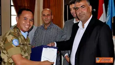 Citizen6, Lebanon: Sebagai ucapan terima kasih kepada prajurit Indobatt, Mayor Frun menyerahkan piagam penghargaan kepada Dansatgas Indobatt Letkol Inf Suharto Sudarsono, sebaliknya Dansatgas Indobatt juga memberikan plakat. (Pengirim: Badarudin Bakri)