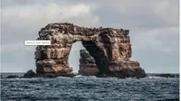 Formasi batu Galapagos yang dikenal dengan Darwin's Arch hancur. (AFP/Rodrigo Friscione)