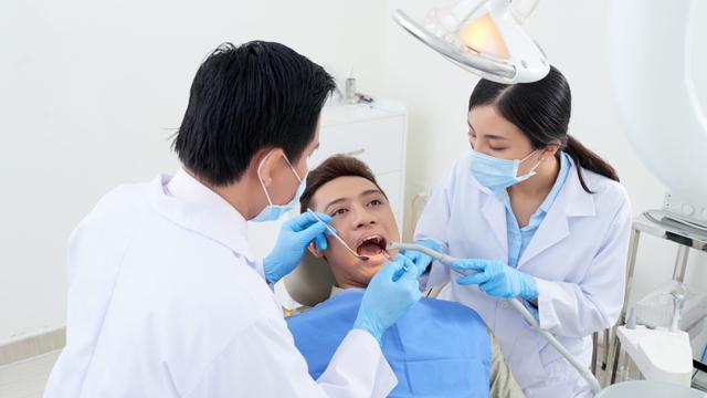 Dentist