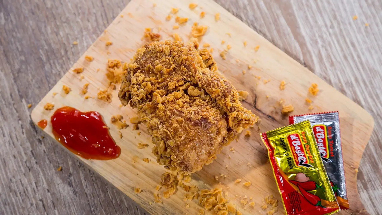 Ada satu merek lokal ikut menjajal peluang bisnis restoran makanan cepat saji ayam goreng. D'BestO namanya yang kini sudah berkembang cukup luas dan memiliki cabang di seluruh Indonesia.