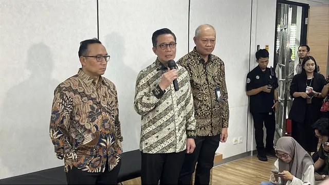 Direktur Utama BEI, Jeffrey Hendrik, dalam konferensi pers di Gedung BEI, Jakarta, Senin (19/10/2026). (Liputan6.com/Tian)