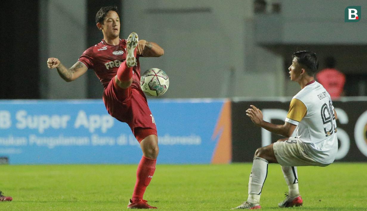 Memasuki babak kedua, jual beli serangan dilakukan kedua tim. Sriwijaya FC yang tertinggal mencoba menciptakan peluang untuk menyamakan skor. (Bola.com/M Iqbal Ichsan)