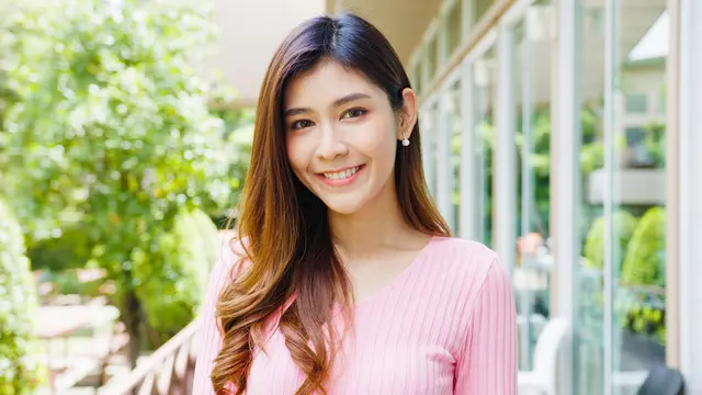 cantik bahagia kalem dewasa