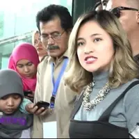 Marshanda masih berdiskusi dengan keluarga besar papanya mengenai tempat tinggal dan pekerjaan untuk papanya kedepan. Saat ini, Marshanda masih memberikan perawatan kesehatan untuk sang Papa yang sedang kurang sehat.