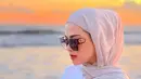 Delia sendiri diketahui makin sungguh-sungguh dalam menunaikan perintah agama. Selain hijab, ia kerap diundang lewat acara bertajuk islami.(Liputan6.com/IG/@deliaseptianti).