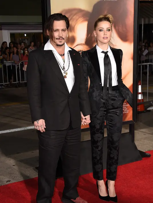 Namun sepertinya Johnny Depp selalu sukses mengontrol emosinya dengan baik, sehingga para kerabat dan sahabat pun percaya Johnny dapat melewati kasus ini dengan baik. (AFP/Bintang.com)