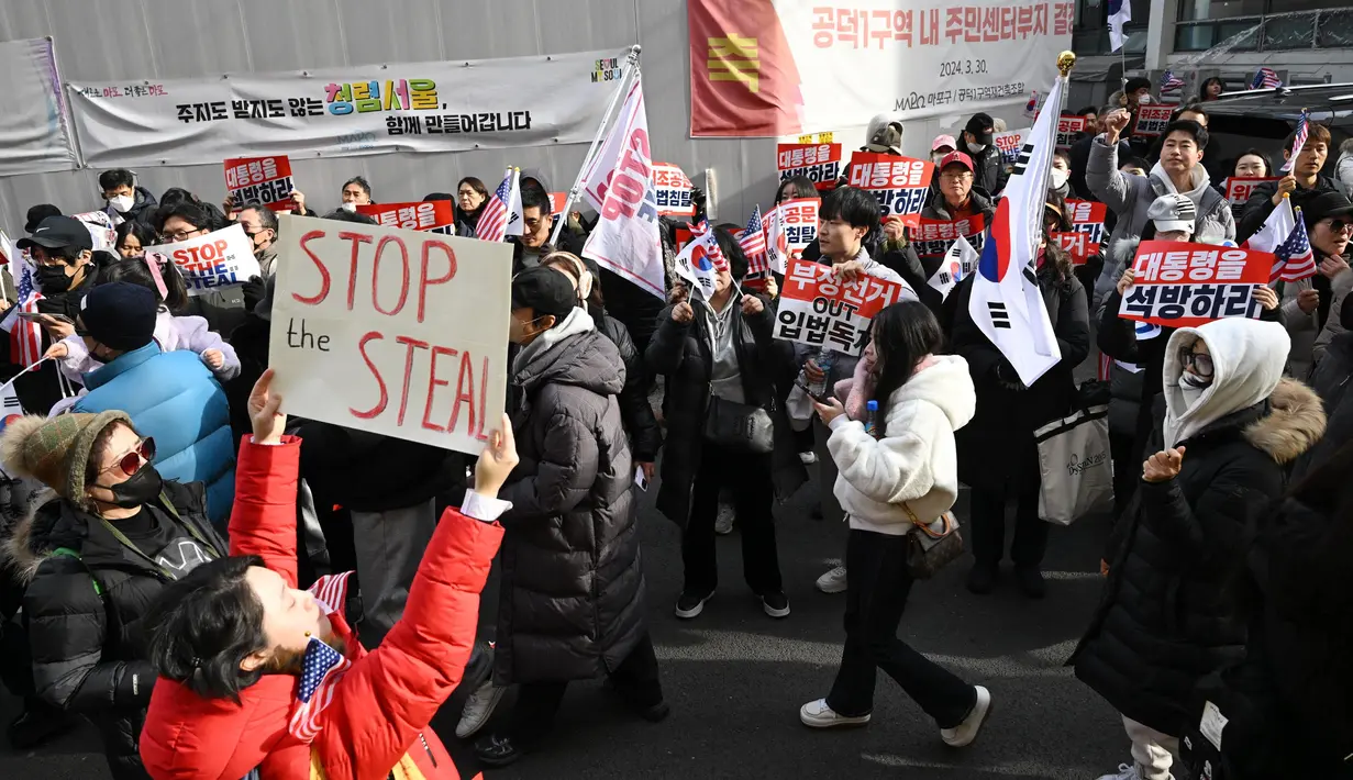 Pengadilan Distrik Barat Seoul mempertimbangkan apakah akan memperpanjang penahanan Presiden Korea Selatan yang dimakzulkan, Yoon Suk Yeol. (JUNG Yeon-je/AFP)
