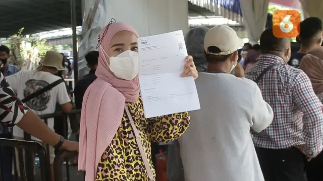 Foto: Penukaran Tiket Nonton MotoGP Mandalika Mengular, Calon Penonton Rela Antri Berjam-jam