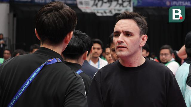 Pelatih Timnas Futsal Indonesia, Hector Souto saat menghadapi Jepang dalam laga semifinal Piala Asia Futsal 2026 di Indonesia Arena, Jakarta, Kamis (5/2/2026). (Bola.com/Abdul Aziz).