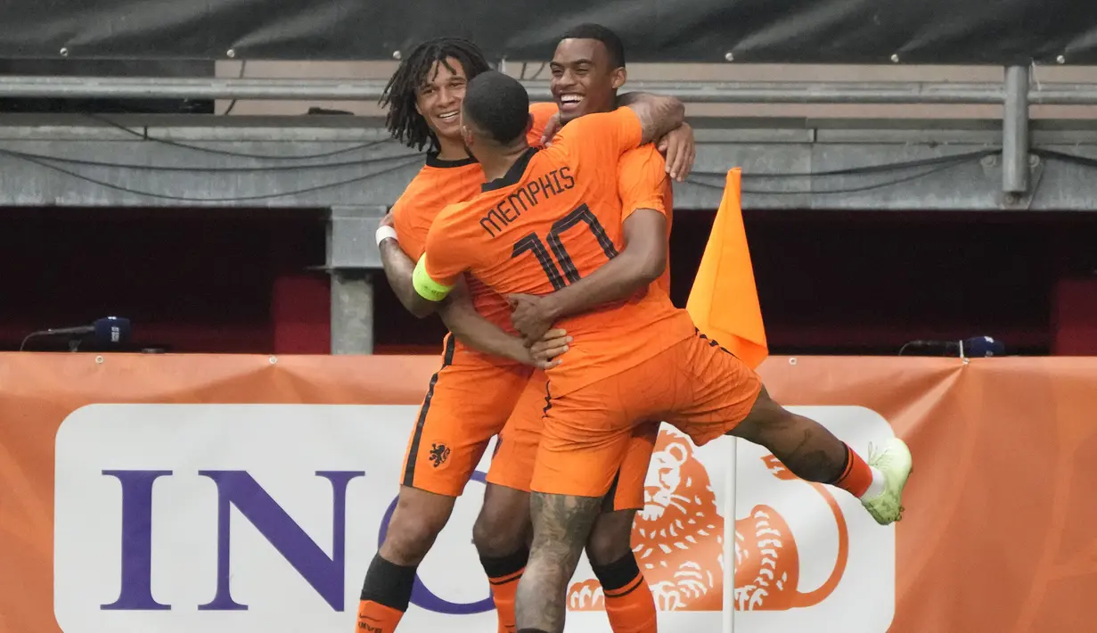Sekitar 20 menit berselang, Ryan Gravenberch berhasil menetapkan kemenangan Belanda lewat tandukannya memanfaatkan bola muntah hasil tembakan Depay yang berhasil ditepis oleh Giorgi Loria. Skor bertambah 3-0 dan bertahan hingga peluit panjang akhir pertandingan dibunyikan. (Foto: AP/Peter Dejong)