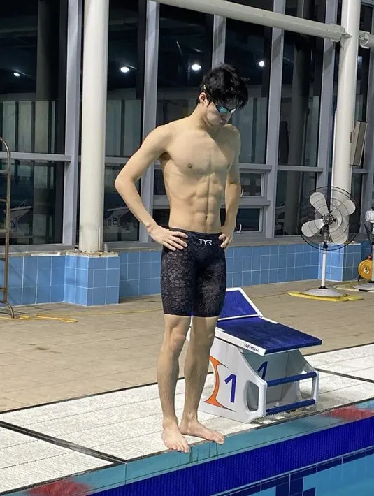 Hwang Sun Woo lahir pada 21 Mei 2003, yang berarti usianya masih  18 tahun. Memiliki badan atletis dengan tinggi 186 cm dan berat 72 kilo.  Dok. Instagram Hwang Sun Woo