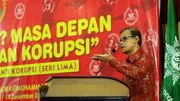 Ketua Umum PP Muhammadiyah, Haedar Nashir memberikan pidato pembuka pada diskusi Quo Vadis KPK? Masa Depan Pemberantasan Korupsi di Jakarta, Senin (14/12/2015). Dua pimpinan KPK hadir dalam diskusi. (Liputan6.com/Helmi Fithriansyah)