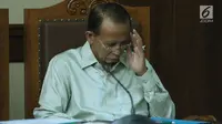 Terpidana korupsi penyelenggaraan ibadah haji 2010-2013, Suryadharma Ali saat menjalani sidang lanjutan PK di Pengadilan Tipikor, Jakarta, Senin (2/7). Melalui kuasa hukumnya, Suryadharma Ali menyerahkan sejumlah bukti. (Liputan6.com/Helmi Fithriansyah)