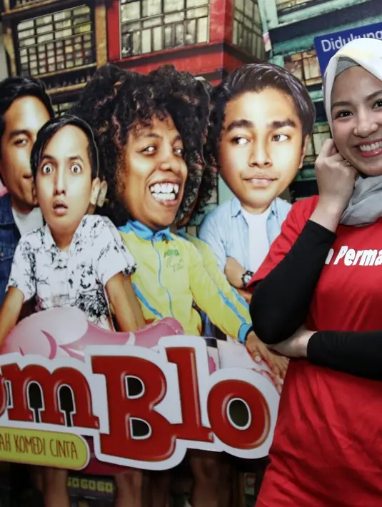 "Orang-orang bilang dua aja cuma karena aku lahir dari banyak saudara jadi pengin 3. Lagi pegin program hamil lagi Desember nanti,” tambah istri dari Desta ini. (Adrian Putra/Bintang.com)