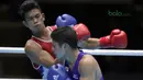 Aksi Grece Savon Simangunsong (merah) dan petinju Jepang, Hiroaki Kinjo beradu pukulan pada semifinal Test Event Asian Games 2018 kelas Welter di Kemayoran, Jakarta (14/2/2018). Simangunsong menang dengan skor 3-2. (Bola.com/Nick Hanoatubun)