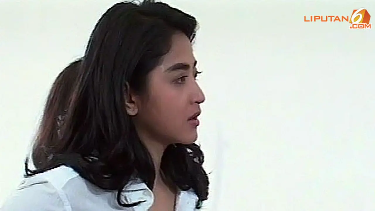dewi-perssik-2-131025b.jpg
