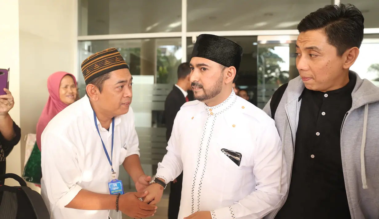 Putri Aisyah Aminah menggugat cerai suaminya, ustaz Al Habsyi di Pengadilan Agama Jakarta Timur. Gugatan cerai yang masuk pada 31 Januari itu dengan nomor perkara 0478/Pdt.G/2017/PAJT. (Nurwahyunan/Bintang.com)