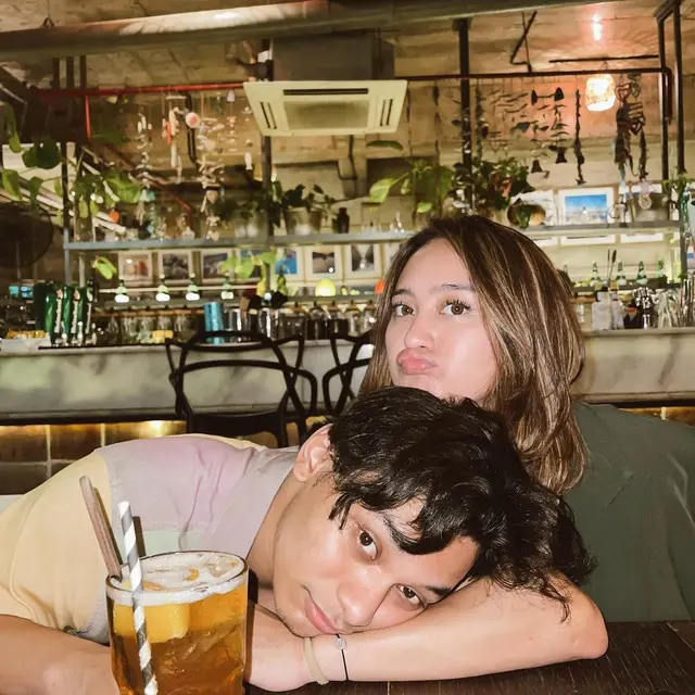 Pamer Foto Bak Lamaran, Ini 6 Potret Manis Salshabilla Adriani dan Yusuf Mahardika