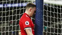 Phil Jones - Bek berusia 29 tahun ini merupakan pemain yang paling diinginkan fans MU untuk segera hengkang dari Old Trafford. Para fans MU menilai Jones adalah beban tim karena sering cedera dan memiliki performa yang biasa saja. (AFP/Adrian Dennis)