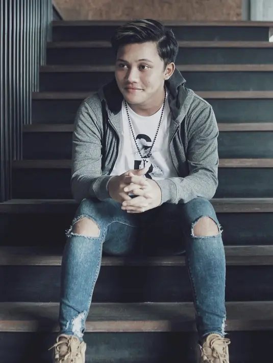 Rizky Febian baru berumur 20 tahun pada 25 Februari nanti. Di usianya yang masih muda, anak dari Sule ini sudah sukses di dunia musik Indonesia. (Foto: instagram.com/rizkyfbian)