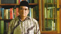 Foto mediang Usep Romli HM, wartawan dan budayawan asal Garut, Jawa Barat, meninggal pada usia 71 tahun. (Liputan6.com/Internet)