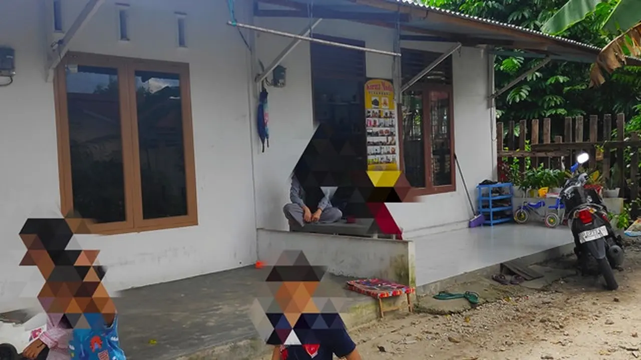 Rumah kontrakan terduga teroris di Pekanbaru yang digrebek Densus 88 Mabes Polri.