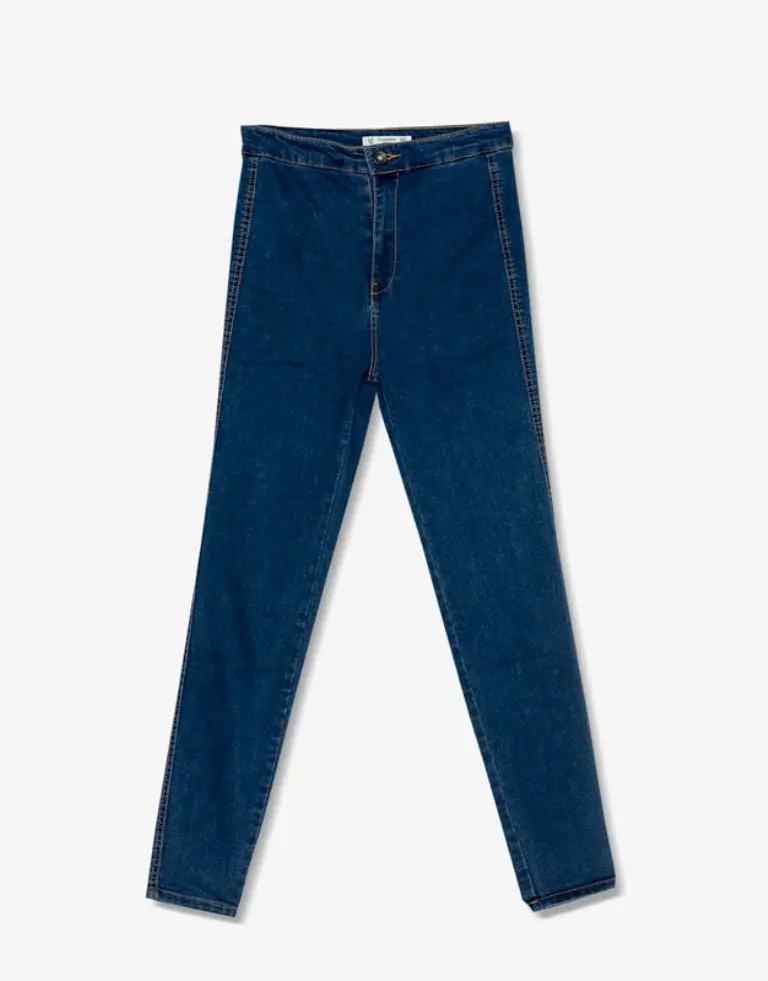 High-waisted skinny jeans. (pullandbear.com)