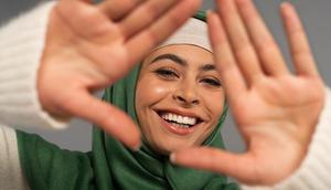 Ilustrasi muslimah senyum, Islami. (Photo Copyright by Freepik)