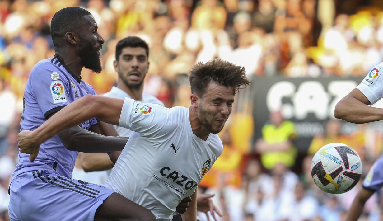 Dengan kemenangan ini, Valencia berhasil naik ke peringkat 13 klasemen sementara Liga Spanyol 2022/2023 dengan raihan 40 angka dari 35 laga. (AP Photo/Alberto Saiz)