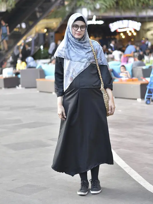 (Instagram/zeezeeshahab)