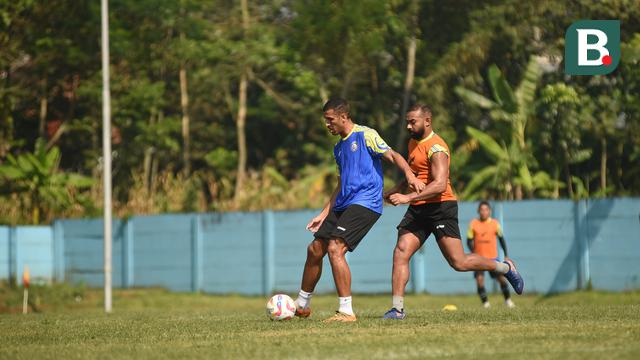 Pemain Arema, Yann Motta (Rompi Biru)