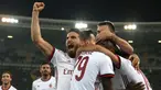 Para pemain AC Milan merayakan gol Hakan Calhanoglu (kiri) saat melawan Chievo Verona pada laga Serie A di Bentegodi stadium, Verona, (25/10/2017). AC Milan menang 4-1. (Filippo Venezia/ANSA via AP)