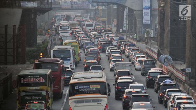 Tol Cikampek Macet Parah di Puncak Arus Mudik