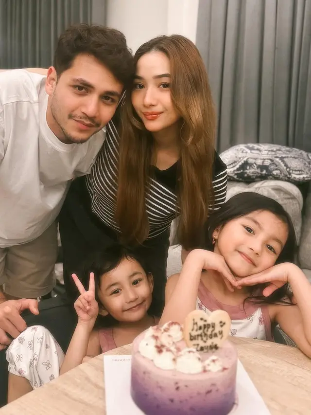 6 Potret Adzana dan Rizky Alatas Rayakan Ultah Anak Kedua, Adi Bing Slamet Hadir