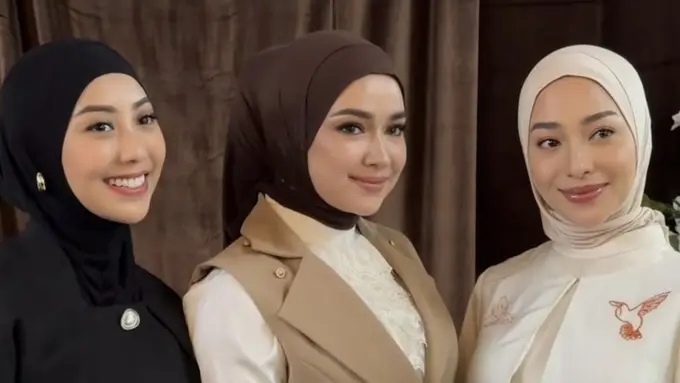 Nikita Willy Tampil Berkerudung bersama adiknya. [@nikitawillyofficial94]