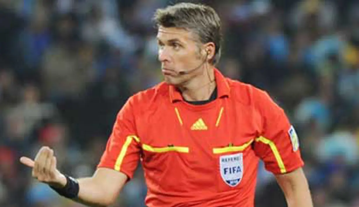 Ekspresi wasit Italia Roberto Rosetti saat memimpin laga 16 besar PD 2010 antara Argentina vs Meksiko di Soccer City Stadium, Johannesburg, 27 Juni 2010. AFP PHOTO / GABRIEL BOUYS 