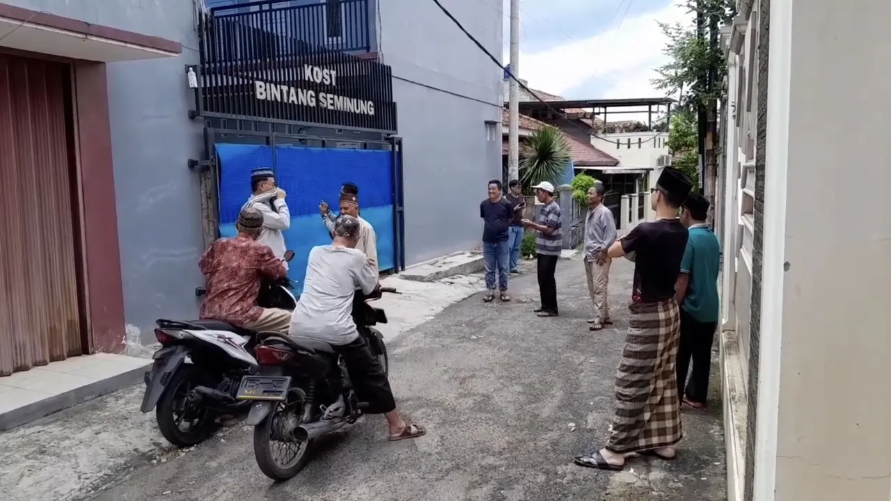 Lokasi kejadian pencuri sepeda motor dan polisi saling tembak di rumah kost Kelurahan Gedung Meneng, Kecamatan Kedaton, Bandar Lampung. Foto : (Liputan6.com/Ardi).